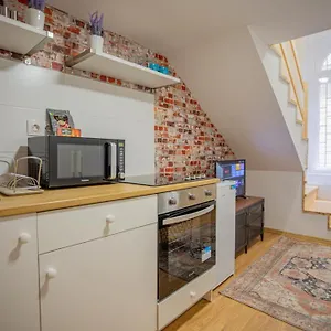 Cosy Gallery Flat In Akacfa St. Appartamento Budapest